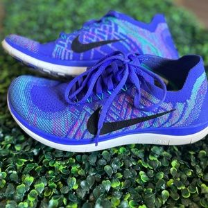 NIKE Women’s 4.0 Flynit Running Shoes. Size 8.5 Vivid Purple. 717076-501